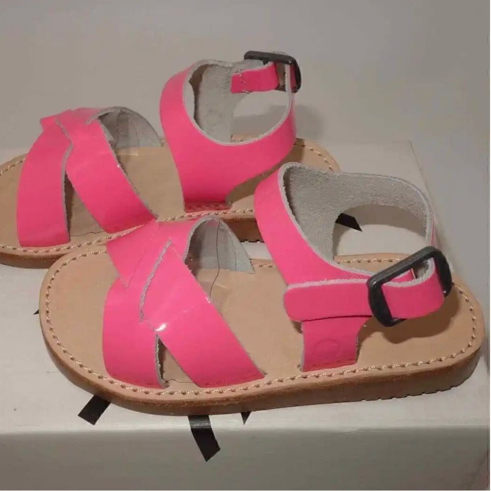 Freshly Picked Saybrook Sandal in hot pink patent